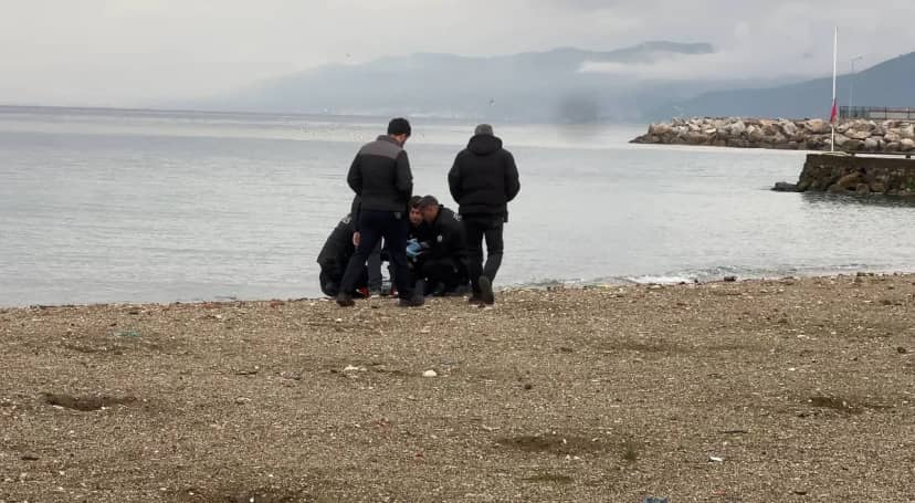 Mudanya sahilde bir erkek cesedi bulundu, üzerindeki not dikkat çekti