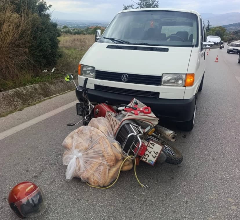 Ödemiş'te Birgi yolunda panelvanla çarpışan motosiklet sürücüsü yaralandı