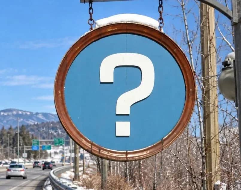 Otoyollardaki gizemli işaret: Trafikte mavi soru işareti levhası ne anlama geliyor?