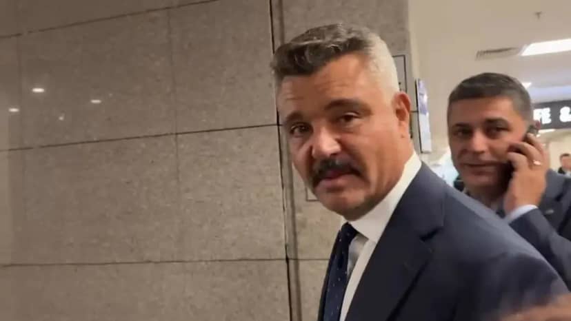 Sadettin Saran adliyeye geldi, yeni imajıyla dikkat çekti 2
