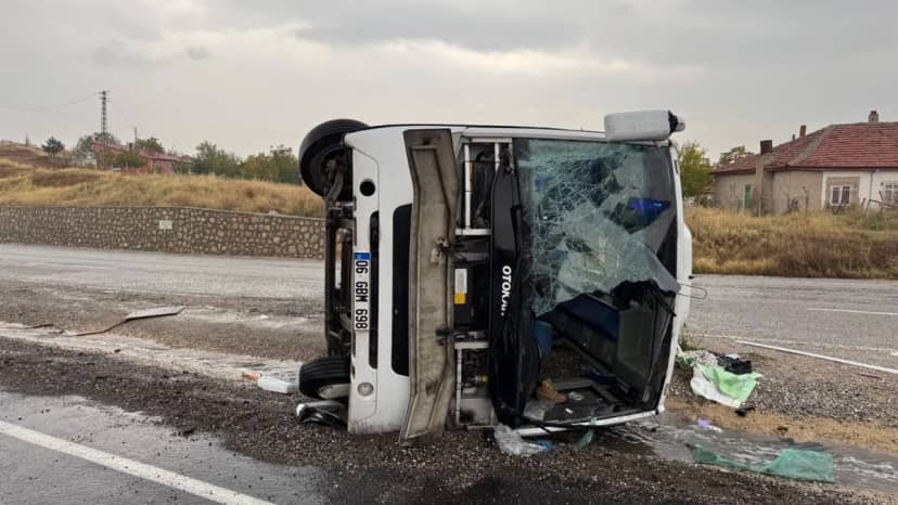 Sağanak sonrası feci kaza, Kırıkkale’de işçi servisi devrildi! 15 yaralı