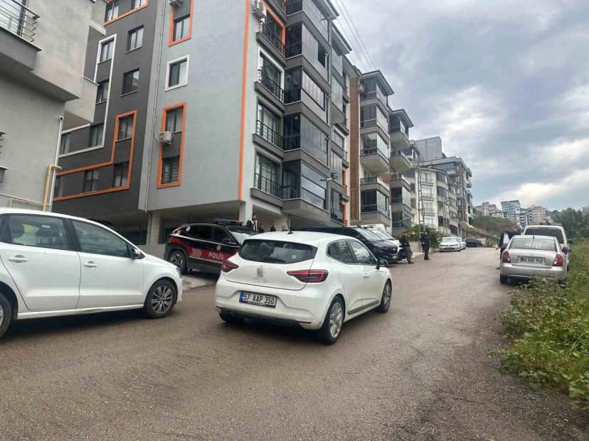 Sinop'ta yeni atanan genç polis memuru Zeytinlik Mahallesi'ndeki evinde ölü bulundu