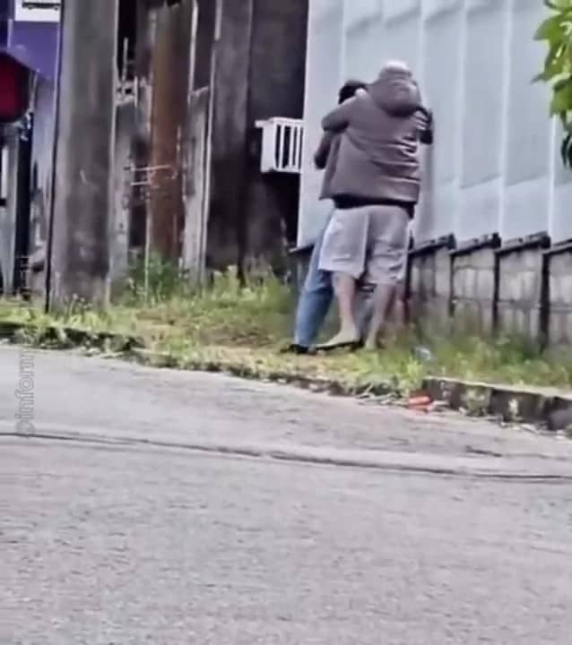 Sokak ortasında aksiyon filmlerini aratmayan olay! Eşini silahla rehin aldı