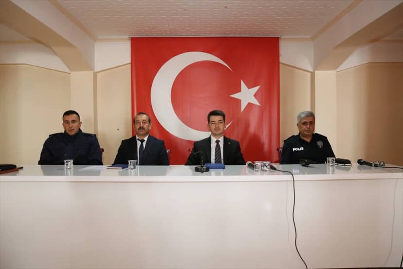 Taşova'da Ekim ayı muhtarlar toplantısı Kaymakam Bayram başkanlığında yapıldı