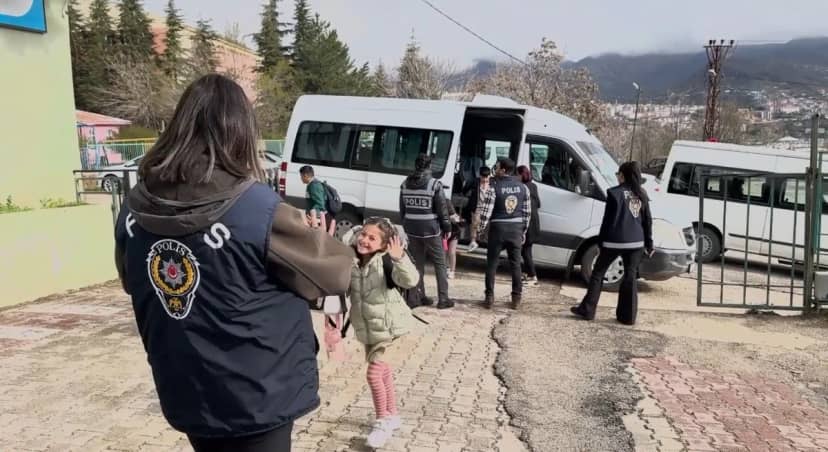 Tunceli Emniyet Müdürlüğü okul çevresi denetiminde 4 bin 242 kişiyi sorguladı