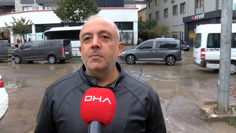 Tuzla'da sağanakta suda kalan 2 servis minibüsündeki 41 personel tahliye edildi