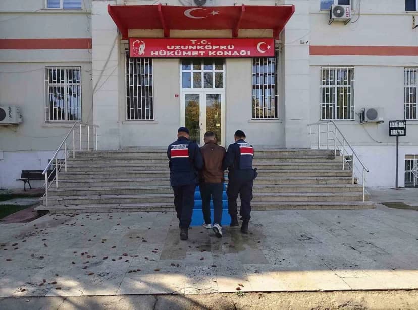 Uzunköprü'de 3 ayrı noktada 23 düzensiz göçmen yakalandı, organizatör tutuklandı