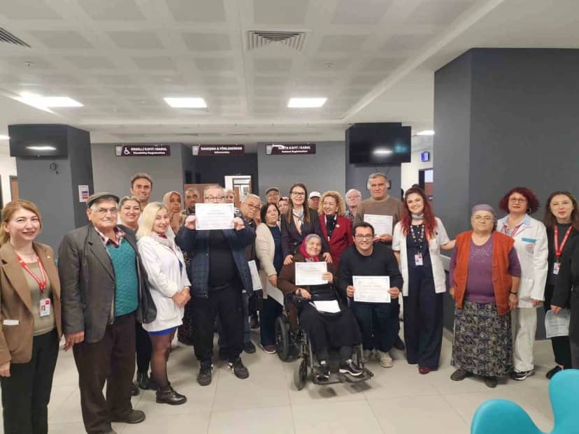 Aydın Şehir Hastanesi Diyabet Okulu'nu tamamlayan 18 hasta sertifika aldı
