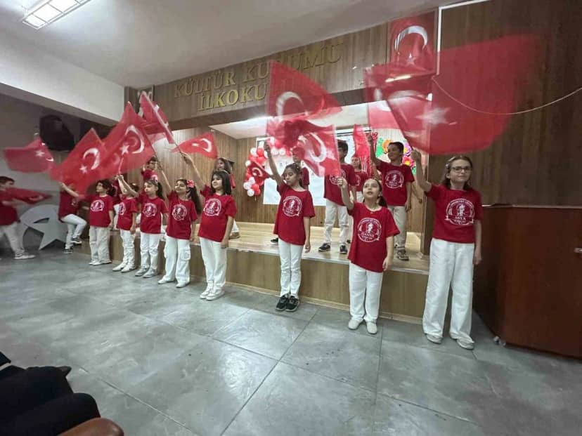 Erzurum'da Kültür Kurumu İlkokulu öğrencilerinin 29 Ekim programı tam not aldı