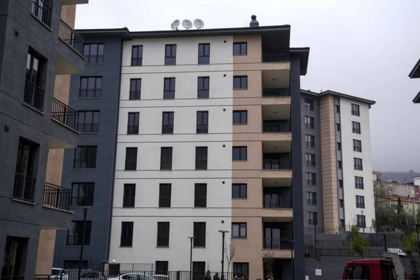 Evlerine 20 günde kavuştular! Maltepe'de çöken binadaki vatandaşlara yeni konutları teslim edildi