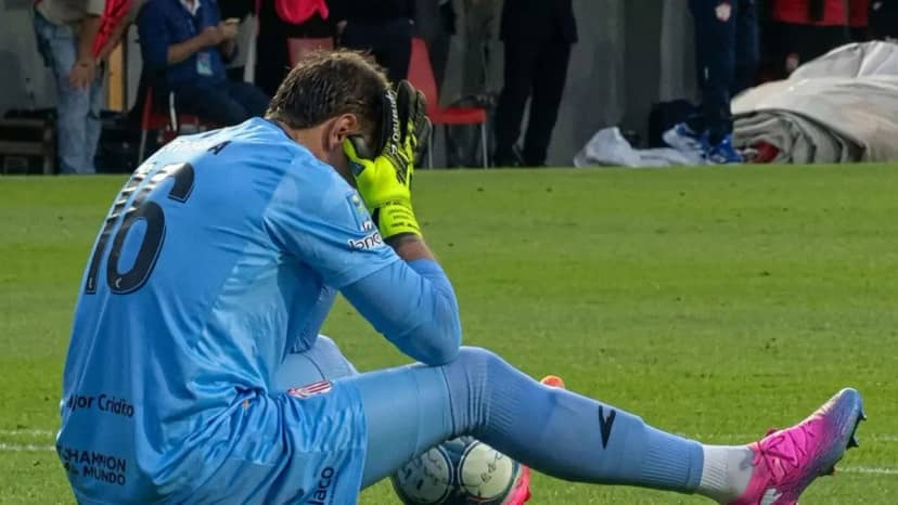 Fernando Muslera sevenlerini korkuttu! Maçta bir anda kendini yere bıraktı
