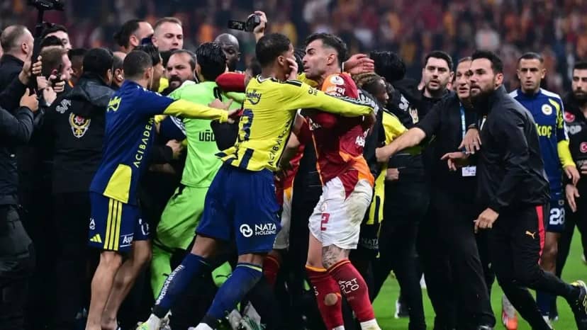 Galatasaray-Fenerbahçe derbisindeki olayların faturası kesildi! 4 isim PFDK'ye sevk edildi