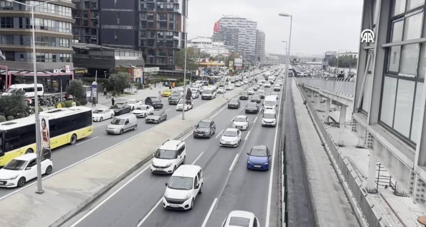 İstanbulda 29 Ekim öncesi trafik kilitlendi! Yoğunluk yüzde 89a ulaştı