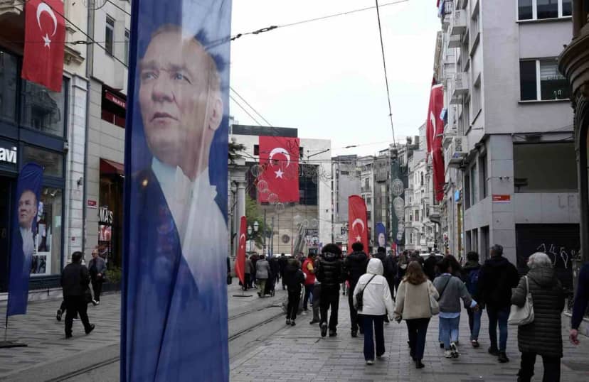 İstiklal Caddesi ve Galataport Cumhuriyet Bayramı öncesi Türk bayraklarıyla donatıldı