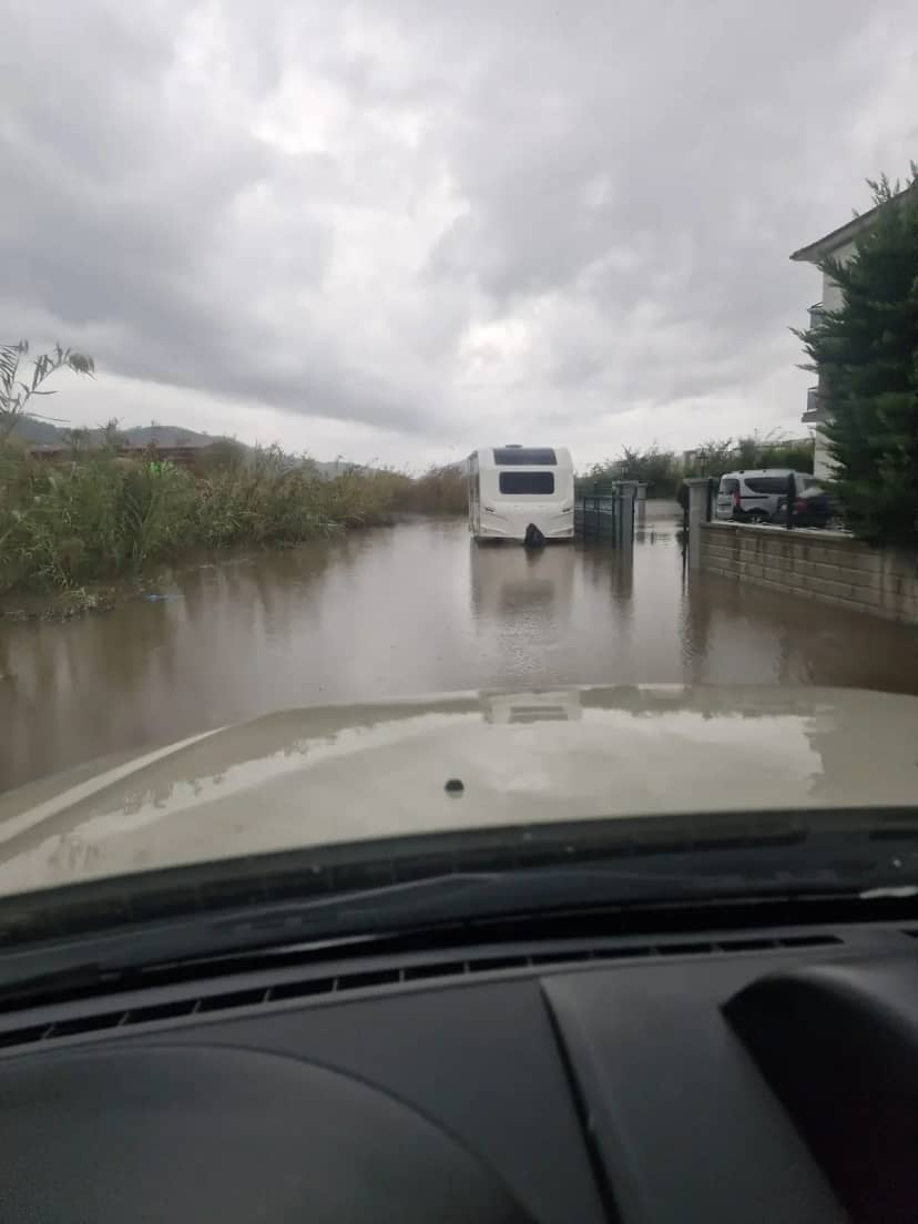 Muğla da sağanak yağış hayatı felç etti! Tersakan çayı taştı 9