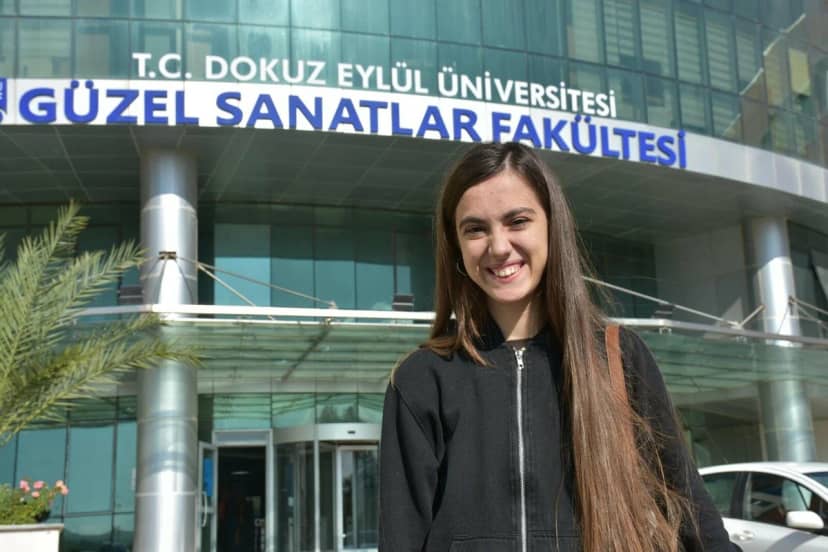 Otizmli Filiz Eylül Taşpınar, DEÜ Güzel Sanatlar Fakültesi Resim Bölümü'nü kazandı