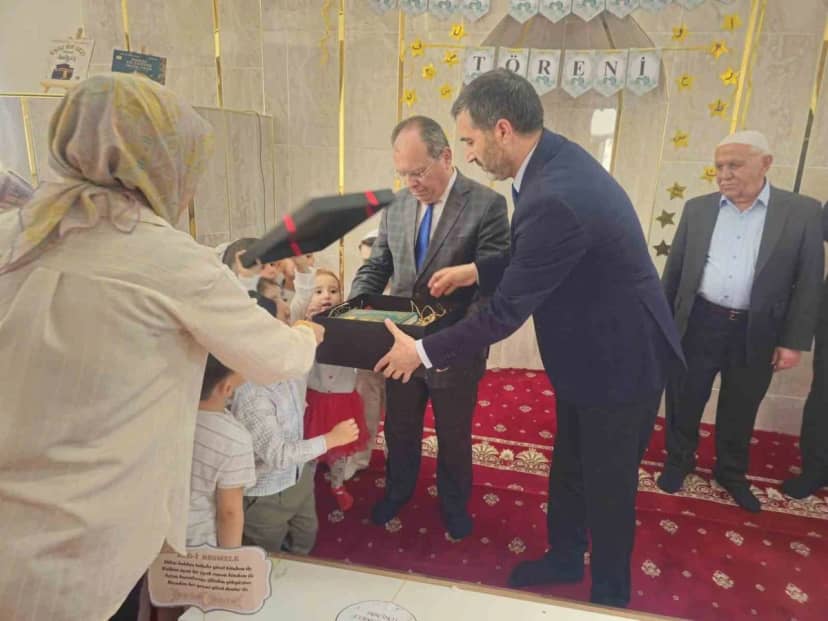 Silopi'de 4-6 yaş Kur'an kursu öğrencileri bedi besmele töreninde harfleri okudu