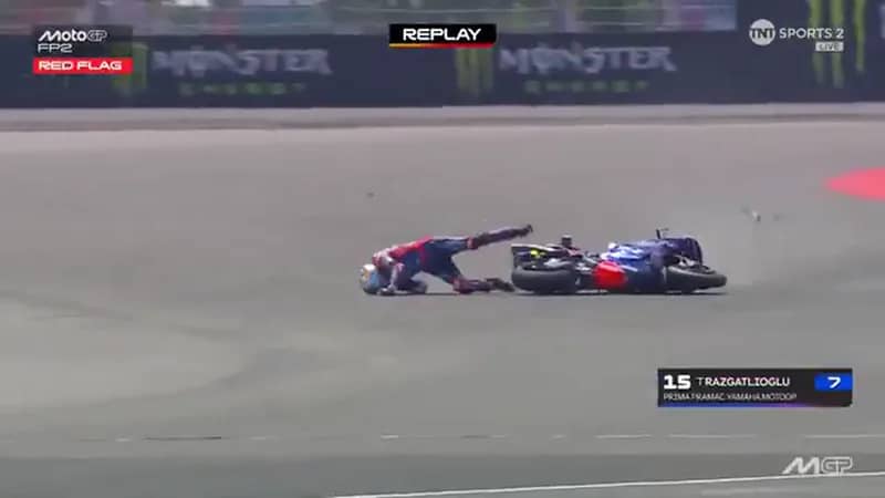 Toprak Razgatlıoğlu Pistte Takla Attı! Kazada Çıkan Omzunu Kendisi Yerine Taktı