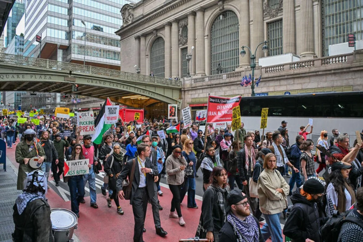 Netanyahu BM Genel Kurulu için geldiği New York’ta binlerce kişi tarafından protesto edildi — 13. fotoğraf