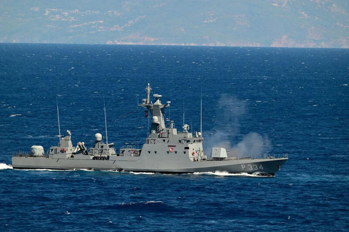 "DENİZLERİMİZDE İNSANLI VE İNSANSIZ SİSTEMLERİ BİRLİKTE KULLANIYORUZ" Genelkurmay Başkanı Bayraktaroğlu, insansız sistemlerin öneminin daha da artacağını ve deniz harekat konseptini yeniden şekillendireceğini vurgulayarak, şu ifadelere yer verdi: