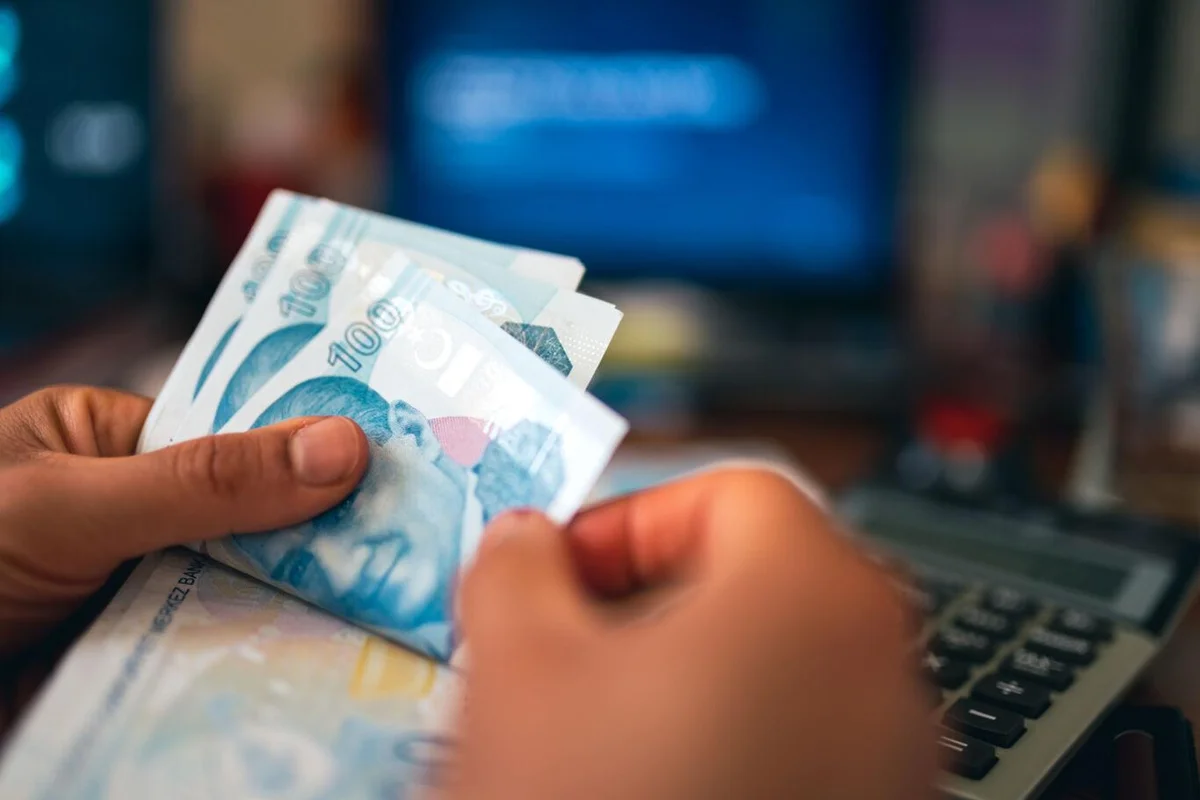 İBB BURS BAŞVURUSU NASIL YAPILIR VE ŞARTLARI NELERDİR? İBB burs başvurusu Genç Üniversiteli internet sitesi üzerinden gerçekleştirebilecek. Başvurular için İstanbul Senin uygulaması da kullanılabilecek.