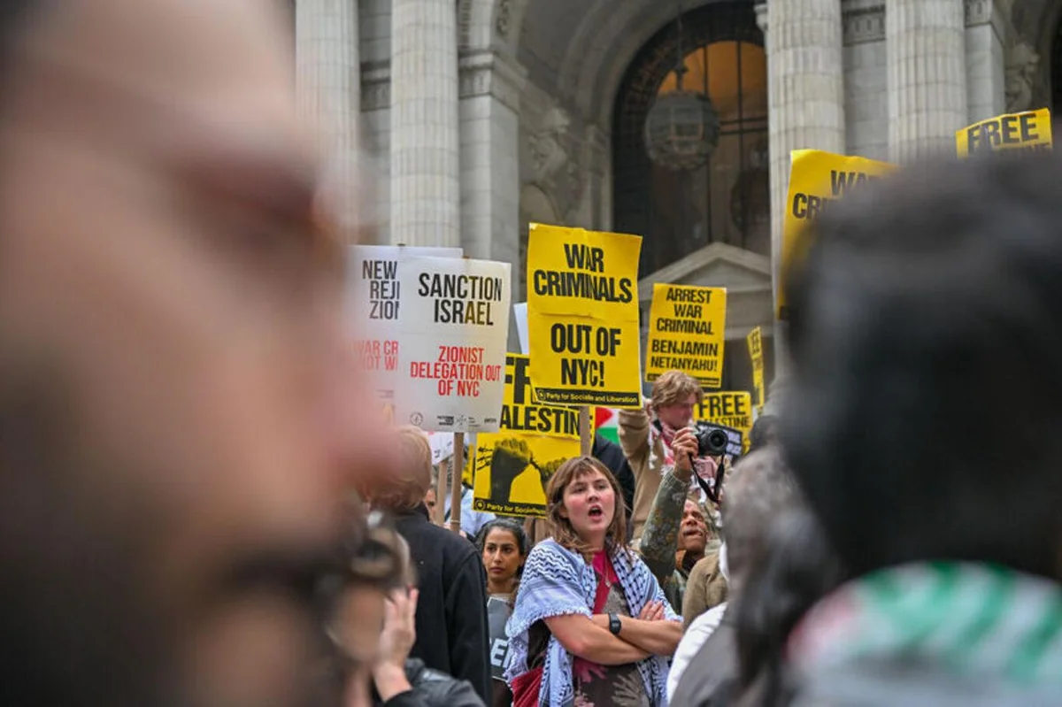Netanyahu BM Genel Kurulu için geldiği New York’ta binlerce kişi tarafından protesto edildi — 15. fotoğraf