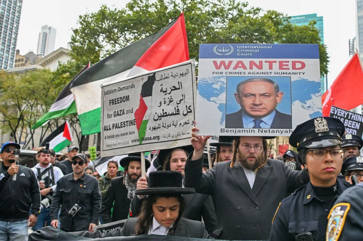 Netanyahu BM Genel Kurulu için geldiği New York’ta binlerce kişi tarafından protesto edildi — 12. fotoğraf