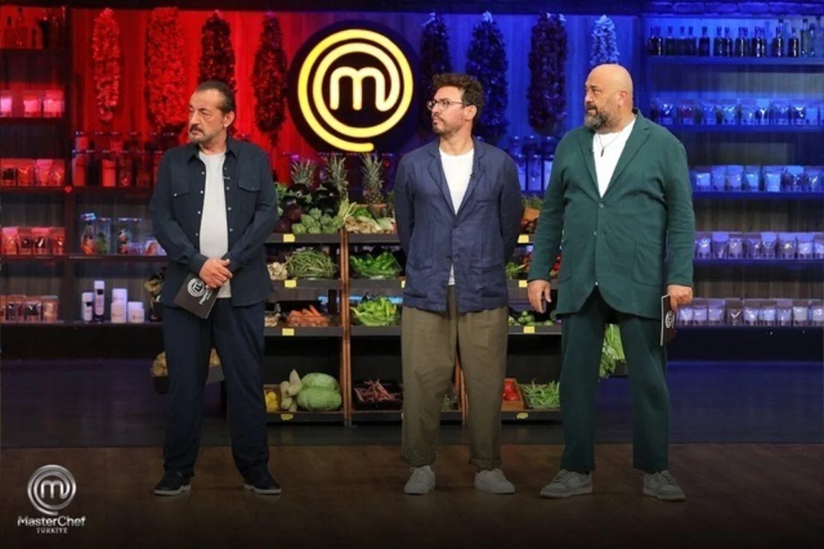 MASTERCHEF ÖDÜL OYUNUNU HANGİ TAKIM KAZANDI? Masterchef'te mavi takım ödül oyununu kazandı. MASTERCHEF ELEME POTASINDA KİMLER VAR? Masterhcef eleme potasına en son Enes ve Hasan Alp eklenmişti.