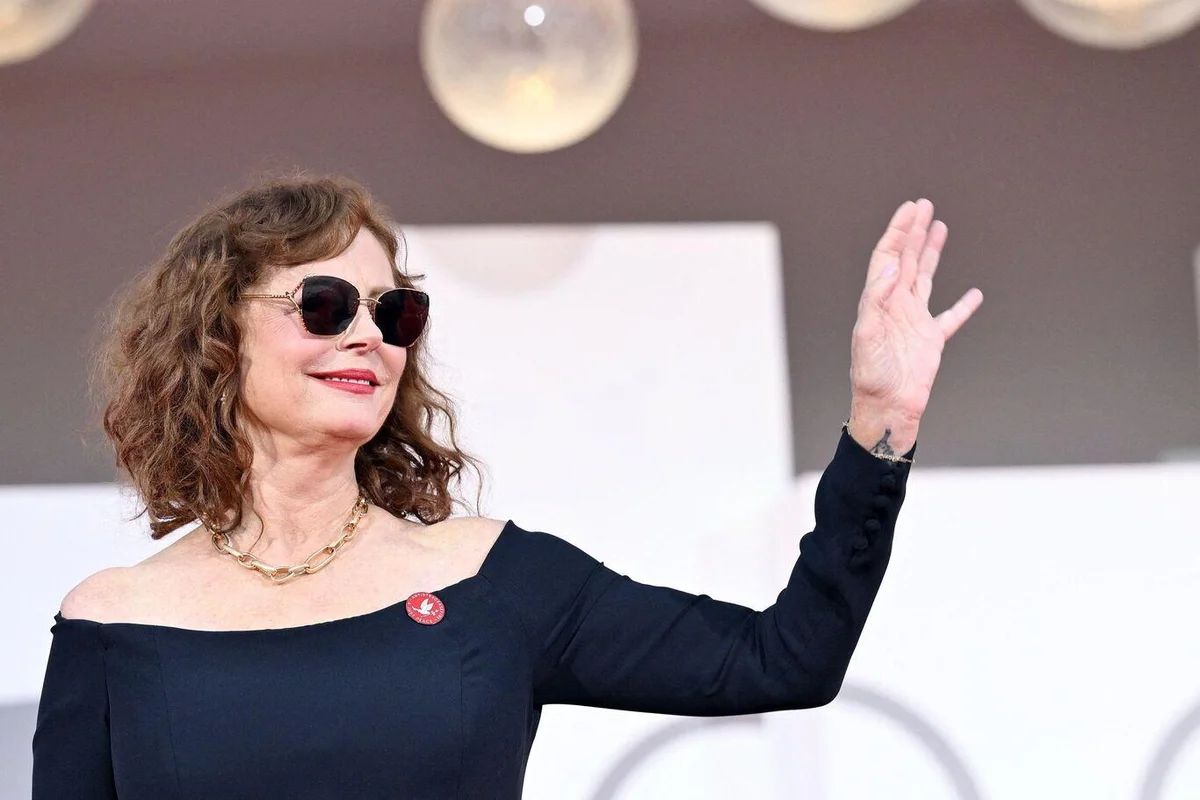 Birleşmiş Milletler binası yakınında israil'i protesto eden Susan Sarandon ve Hannah Einbinder gözaltına alındı — 9. fotoğraf