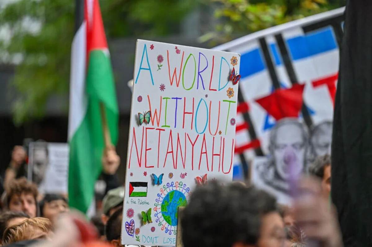 Netanyahu BM Genel Kurulu için geldiği New York’ta binlerce kişi tarafından protesto edildi — 2. fotoğraf