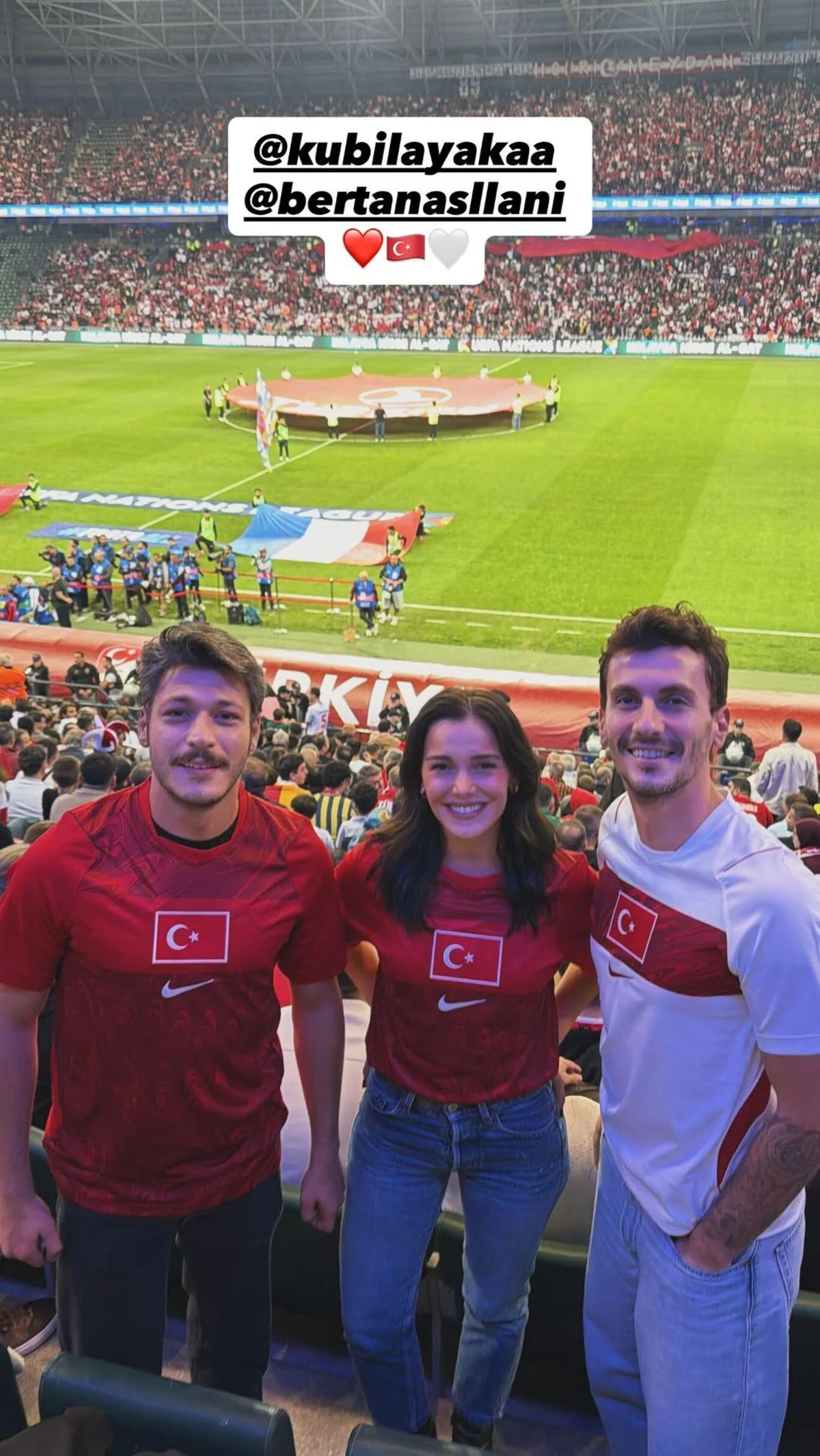 Kubilay Aka ve Hafsanur Sancaktutan tribünde — 4. fotoğraf