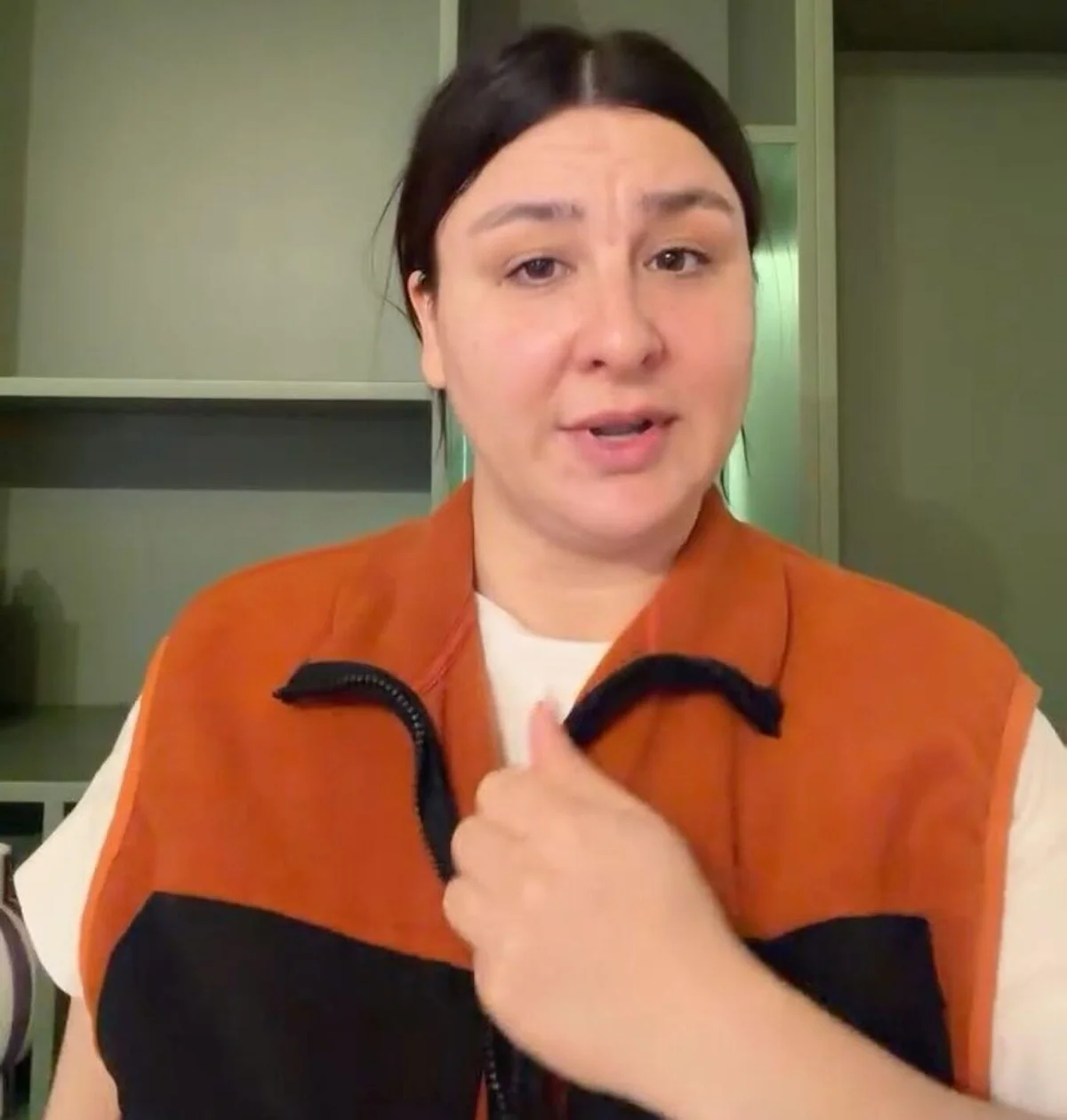 Açıklamasında nazar endişesiyle yapılan bu gizlemelerin abartılı olduğunu ifade eden Sakallıoğlu, reklamlarda yer alan bebekleri örnek göstererek bu tür korkuların yersiz olduğunu belirtti.