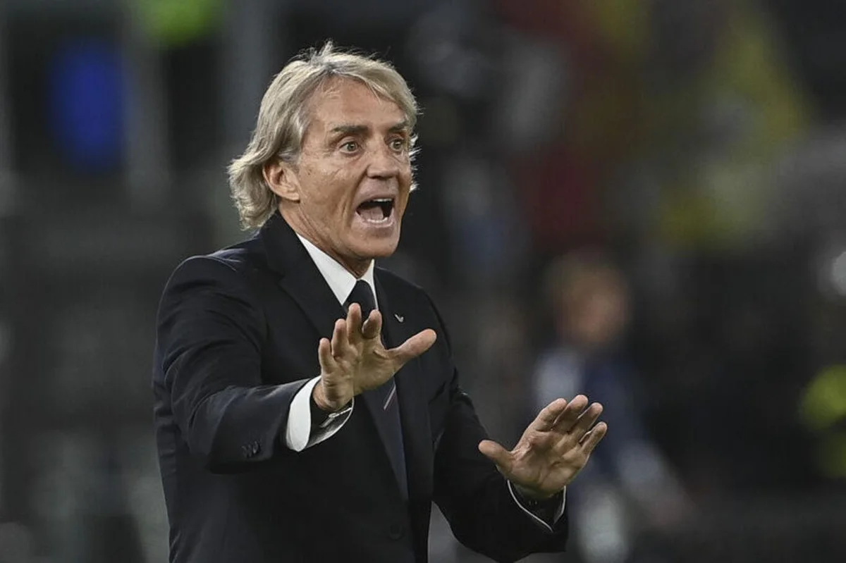 İTALYA'DA MANCINI DÖNEMİ Son 3 Dünya Kupası'na katılamayan İtalya'da temmuz ayında teknik direktörlük görevine Roberto Mancini getirildi. İtalyanlar, Mancini yönetimindeki ilk maçında sahasında Belçika'ya mağlup oldu.