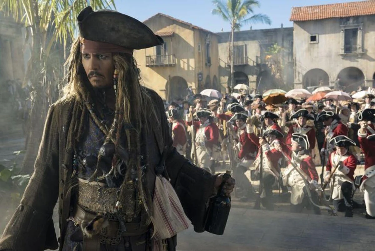 Serinin 82 yaşındaki yapımcısı Jerry Bruckheimer, yeni film üzerine Depp ile görüştükleri haberini Deadline'a konuşarak doğrulamış, "Johnny ile görüşüyoruz, bir senaryo üzerinde çalışıyoruz ve umarım bunu gerçekleştirebiliriz" demişti.
