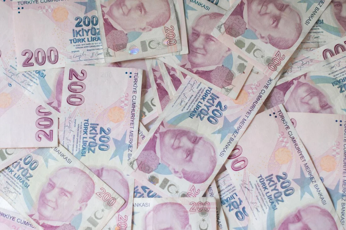 ZİRAAT BANKASI Emekli maaşı 0 TL-9.999,99 TL arasında olanlara 5.000 TL, 10.000 TL - 14.999,99 TL arasında olanlara 8.000 TL, 15.000 TL - 19.999,99 TL arasında olanlara 10.000 TL, 20.000 TL ve üzeri olanlara 12.000 TL promosyon ödemesi yapılmaktadır.