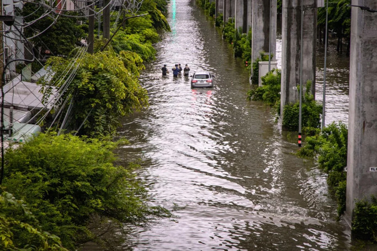 Tayland'ın başkenti Bangkok'ta sel 700 bin kişiyi etkiledi — 11. fotoğraf