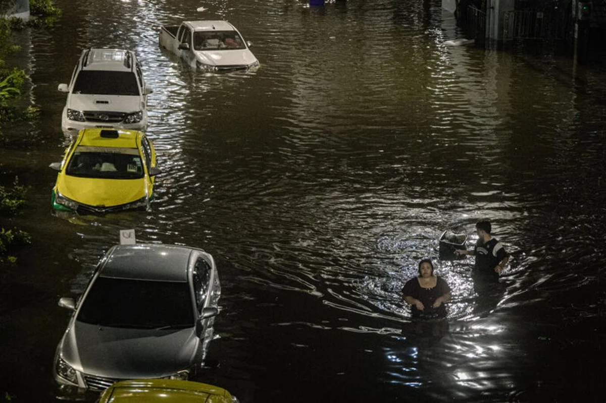 Tayland'ın başkenti Bangkok'ta sel 700 bin kişiyi etkiledi — 10. fotoğraf