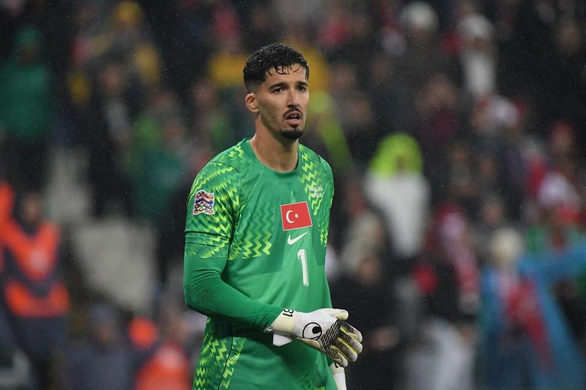 CORRIERE DELLA SERA: Azzurri'den mükemmel bir performans "Uluslar Ligi'ndeki ikinci maçında Roberto Mancini'nin çalıştırdığı milli takım, hem goller hem de etkileyici bir oyunla Montella'nın Türkiye'sine karşı net bir galibiyet aldı."