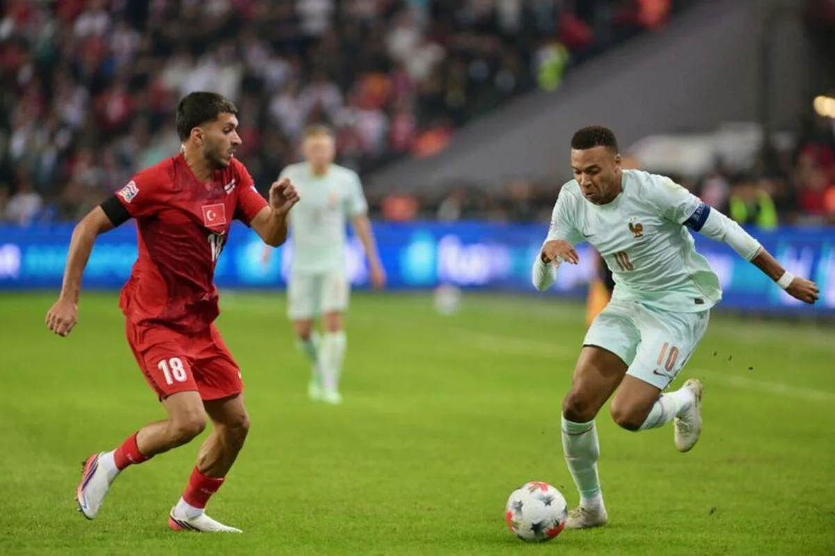 FIFA sıralamasında ilk 10 sırayı alan ülkeler ve puanları şöyle: