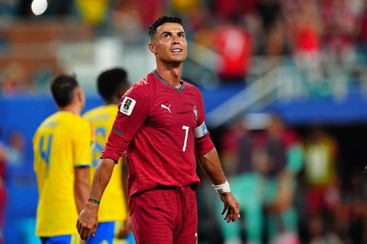 Portekiz kafilesiyle Eleda Stadion'a gelen Ronaldo, kısa süre sonra stattan ayrılarak otele döndü. Portekiz Futbol Federasyonu, yıldız futbolcunun özel program dahilinde salonda çalıştığını ve herhangi bir fiziksel sorununun bulunmadığını açıkladı.
