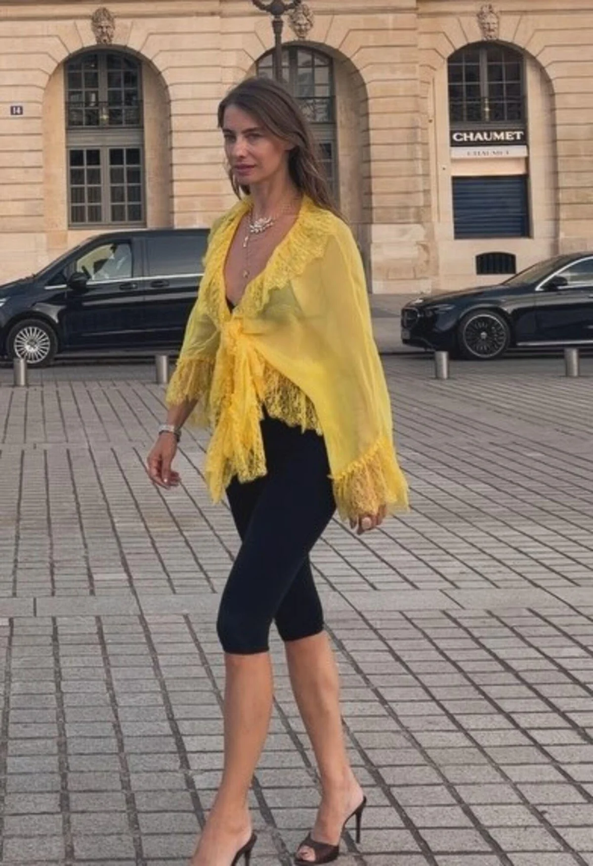 Ünsal, Fransa'nın başkentindeki yeni yaşamından ilk kareleri sosyal medya hesabından takipçileriyle paylaştı.