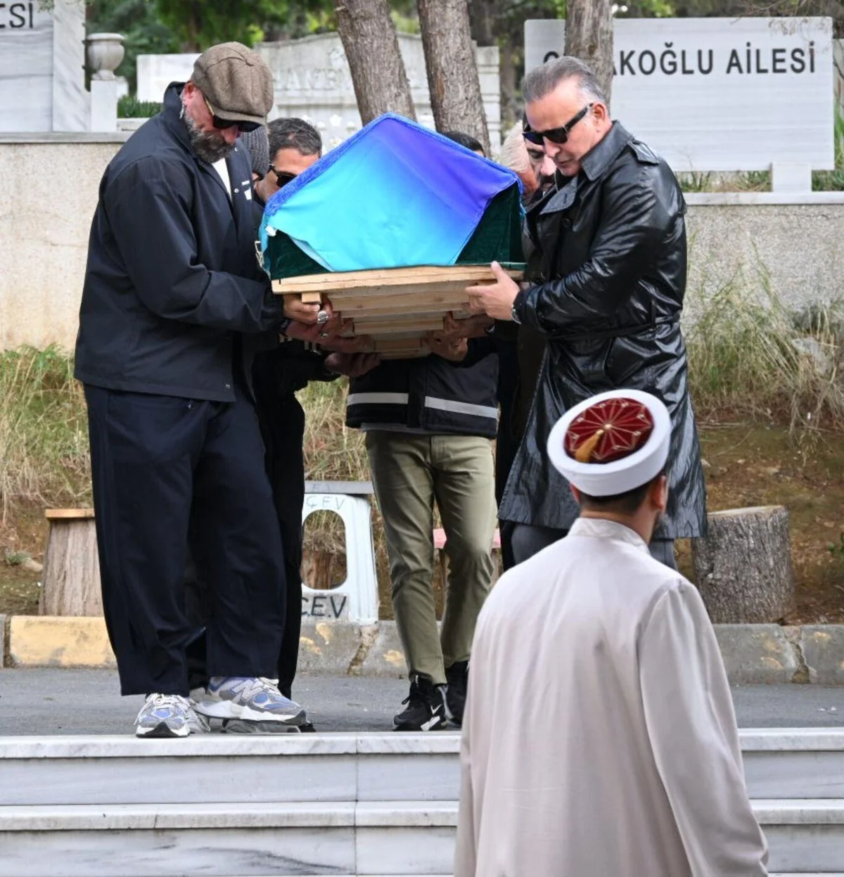 82 yaşında vefat eden Öztarhan'ın cenazesi Zincirlikuyu Camii'nde kılınan ikindi namazının ardından Zincirlikuyu Mezarlığı'nda toprağa verildi.