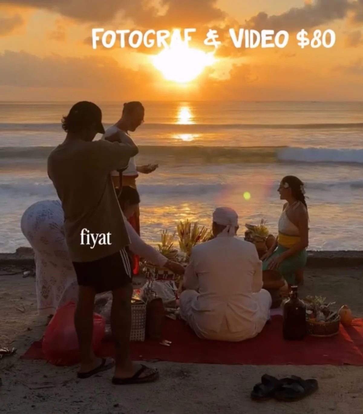 Fotoğraf ve video çekiminin 80 dolar tuttuğunu söyleyen Elvin Levinler, düğün saçının ise otel çalışanları tarafından yapıldığını belirtti. Levinler, "Saçıma taktırdığım çiçekleri bahçeden topladık. Saçımı da otelin çalışanları yaptı" dedi.