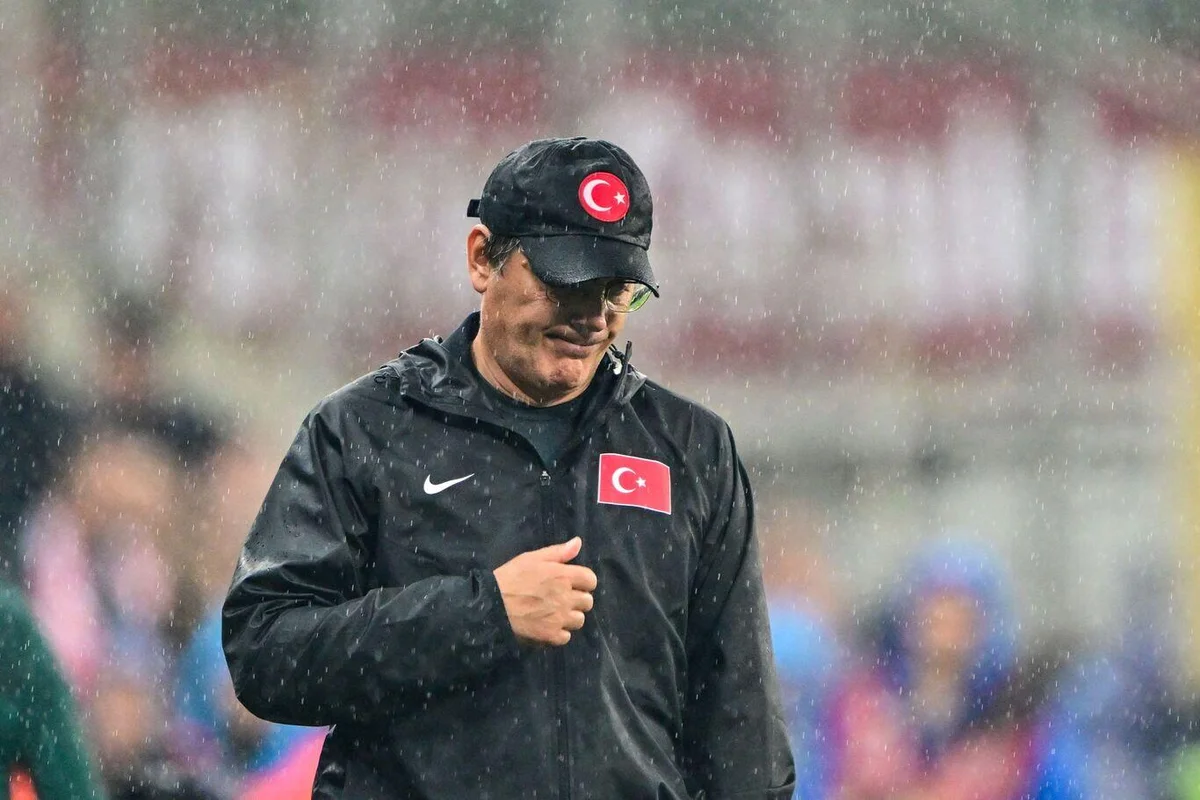 2026 Dünya Kupası'nda gruptan çıkamayan ve Uluslar Ligi'nde de henüz puanla tanışamayan ay-yıldızlıların olası Belçika mağlubiyeti, Montella için bardağı taşıran son damla olabilir.
