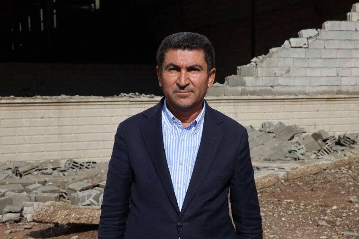 Mahalle Muhtarı Hüseyin Şimşek, AA muhabirine, sabah saatlerinde kuvvetli sağanak ve fırtına ile bazı evlerde hasar oluştuğunu, bir cami minaresinin yıkıldığını söyledi.