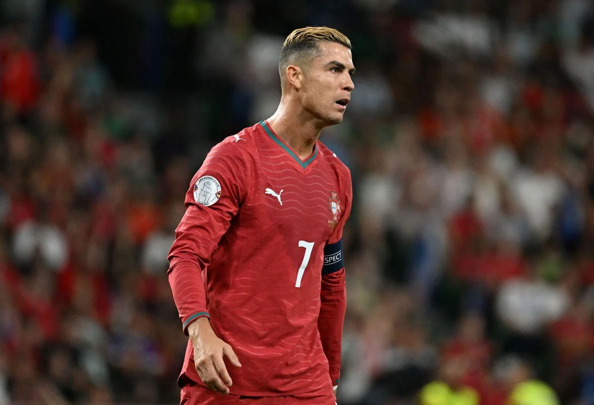 A Bola'da yer alan habere göre, Ronaldo'nun şu anda Madrid'de bulunduğu ve kararının beklendiği belirtildi.