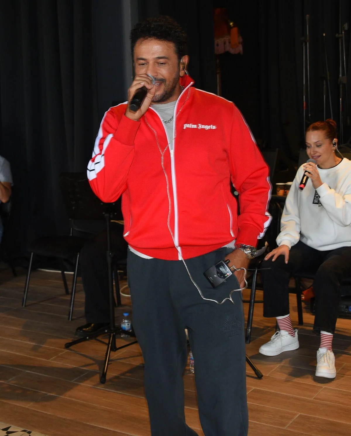Emre Altuğ'u sevgilisi Pınar Yüzbaşıgil yalnız bırakmadı — 3. fotoğraf