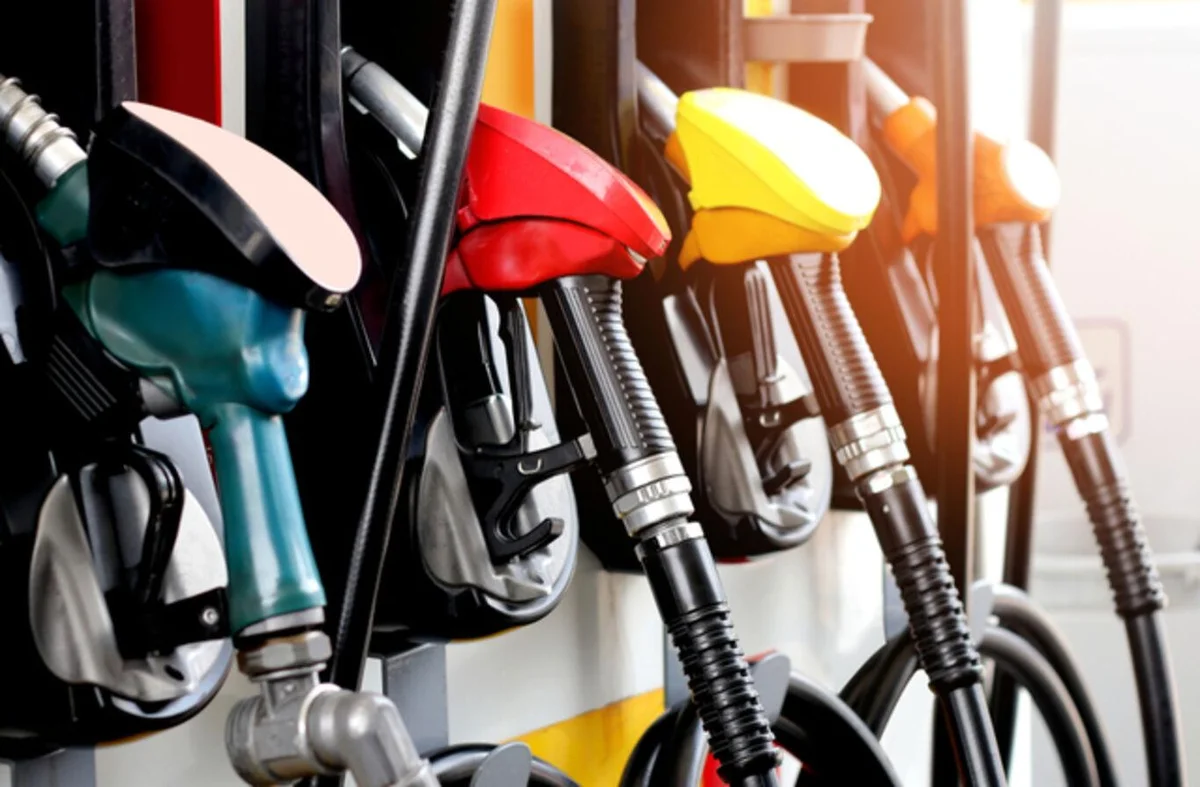 İZMİR Benzin: 85,90 TL Motorin: 96,40 TL LPG: 41,20 TL