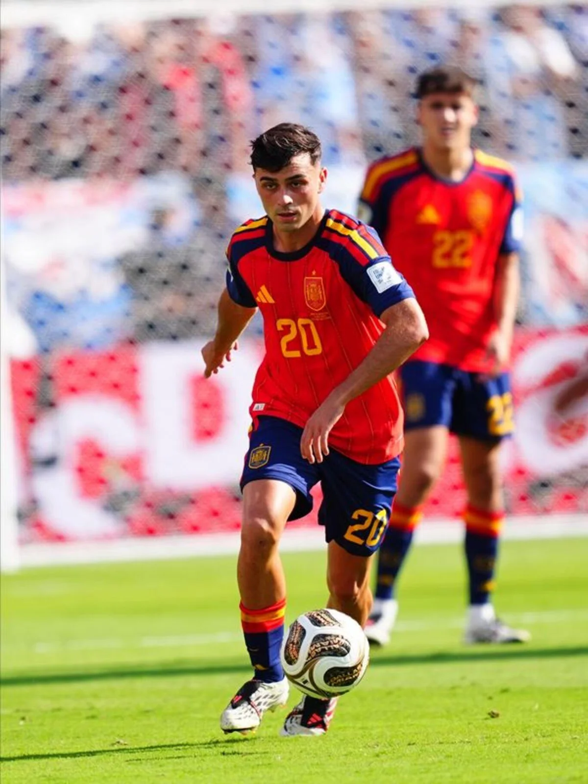 6) Pedri - Barcelona: 150 milyon euro