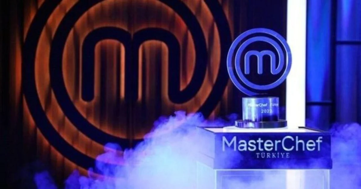 MASTERCHEF PARA ÖDÜLÜNÜ KİM ALDI? Masterchef ödülü kazanan isim açıklanınca haberimizde yer alacaktır. MASTERCHEF SON BÖLÜMDE NELER OLDU? MasterChef'te rakiplerden daha az başarılı tabak yapan yarışmacı son yemeğini yaptı.